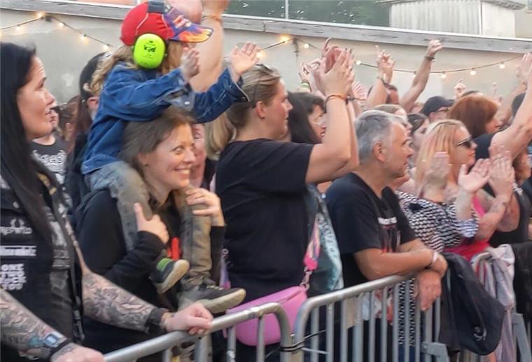 Das sind die Siegerfotos vom Rock House Festival! Publikum vor Bühne