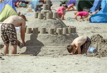 Früher gehörte sie zum Strandbesuch einfach dazu: die Sandburg. Doch heutzutage sieht man sie kaum noch.