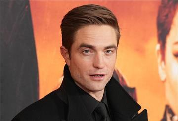 Früher genügsam in Sachen Möbel - heute gefragter Interviewpartner für ein Nobel-Architekturmagazin: Schauspieler Robert Pattinson.