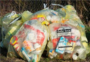 Früher wanderte Plastik in den Restmüll. Seit Einführung des Gelben Sacks ist das Geschichte.