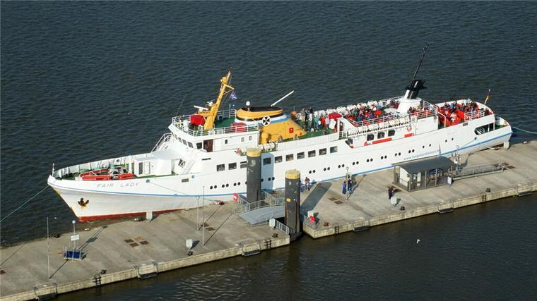 Saison-Aus der „Fair Lady“: Helgoland ab Bremerhaven nicht erreichbar Ein Seebäderschiff in Bremerhaven. Frühes Aus für einen bewährte Helgoland-Verbindung: Das Seebäderschiff „Fair Lady“ liegt aktuell mit technischem Defekt in der Werft. Die Saison ab Bremerhaven endet damit unerwartet früh.