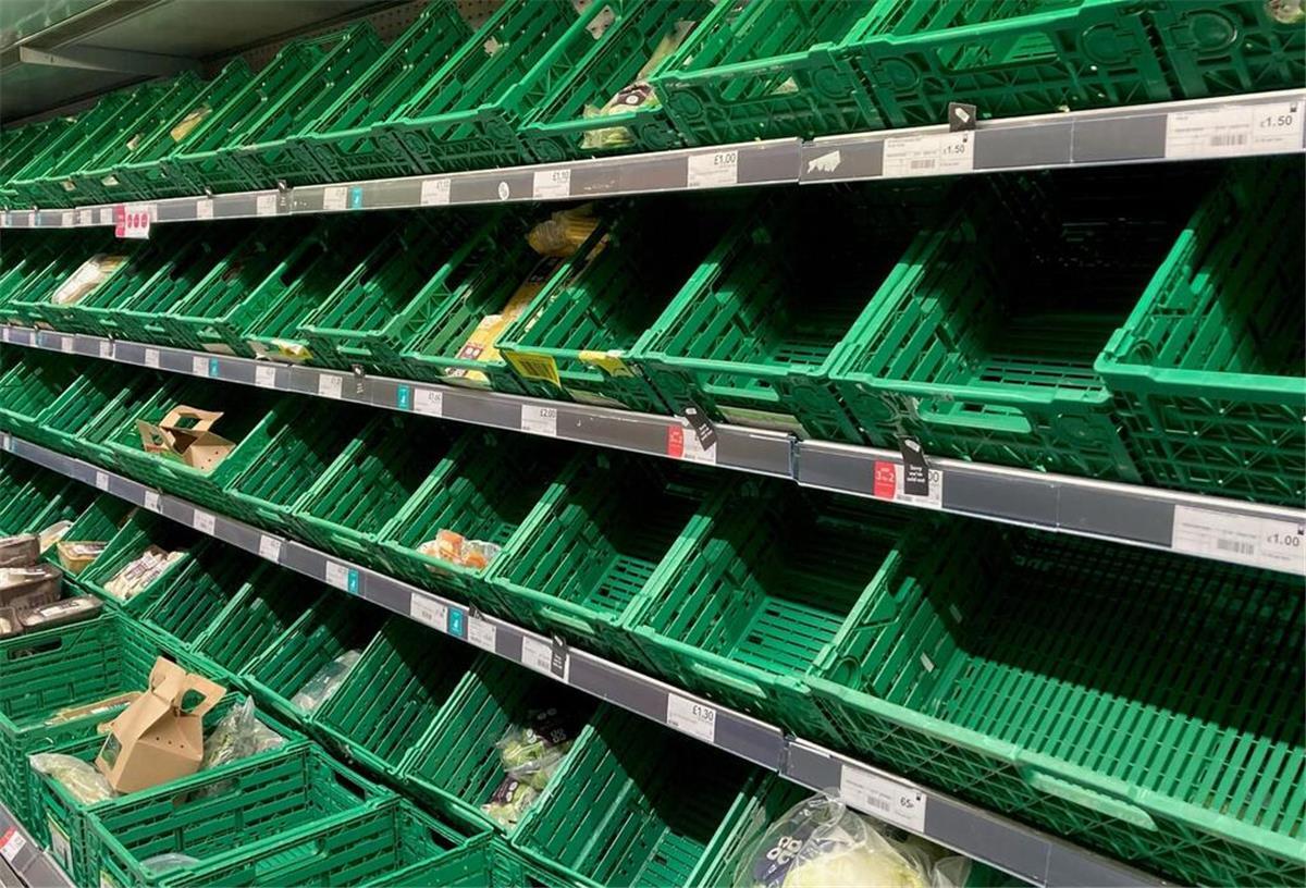 Preissturz! Dieses Grundnahrungsmittel ist günstig wie lange nicht Leere Regale in der Gemüseabteilung eines Co-op-Supermarkts.