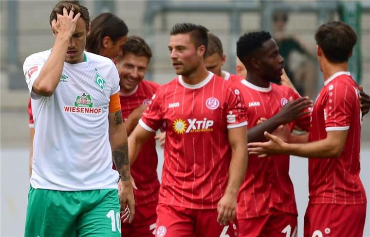 Nach Fan-Spott: Werder-Trainer verteidigt pummeligen Max Kruse Frust pur beim Werder-Star: Max Kruse bei der peinlichen 0:1-Pleite in Essen.