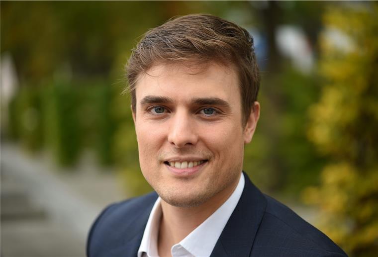 Tagesschau: Netz vergleicht Constantin Schreiber mit Superman Führte am Montagabend das erste Mald durch die Tagesschau: Der gebürtige Cuxhavener Constantin Schreiber.