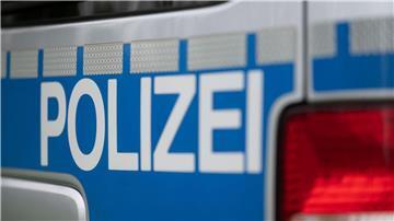 Fünf Menschen werden bei einem Unfall mit einem Flugzeugshuttle verletzt. (Symbolbild)