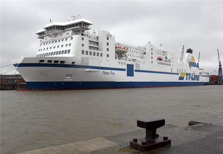 Ist es endlich so weit? "Peter Pan" soll zur Probefahrt auslaufen Fünf Monate lag die "Peter Pan" bei German Dry Docks in der Werft. Foto Scheer