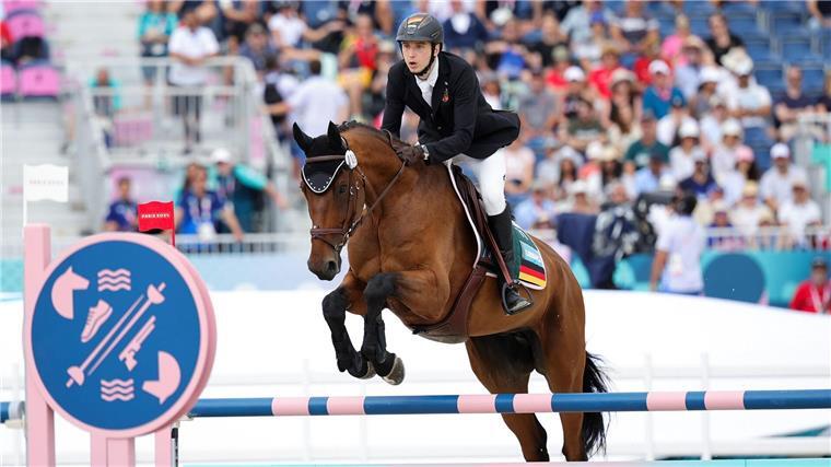 Deutsche Fünfkämpfer erreichen Olympia-Finale Fünfkämpfer Fabian Liebig zeigt einen fehlerlosen Ritt im Halbfinale.