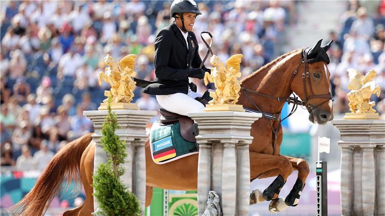 Deutsche Fünfkämpfer erreichen Olympia-Finale Fünfkämpfer Marvin Dogue kam nicht fehlerfrei durch den Parkour.