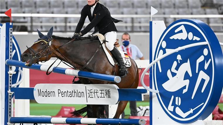 Nach Tokio-Eklat: Fünfkämpferin Zillekens zurück bei Olympia Fünfkämpferin Annika Zillekens - früher Schleu - verzweifelt bei Olympia in Tokio.