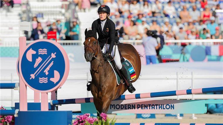 Wieder Reit-Drama statt Happy End im Olympia-Fünfkampf Fünfkämpferin Annika Zillekens strauchelt beim Reiten.