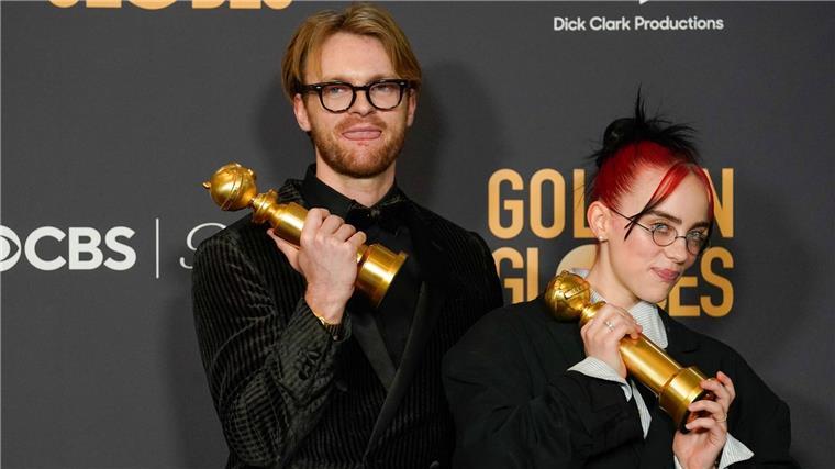 Bombe statt Barbie: „Oppenheimer“ räumt bei Golden Globes ab Für Billie Eilish und ihren Bruder Finneas reißt der Preisregen nicht ab.