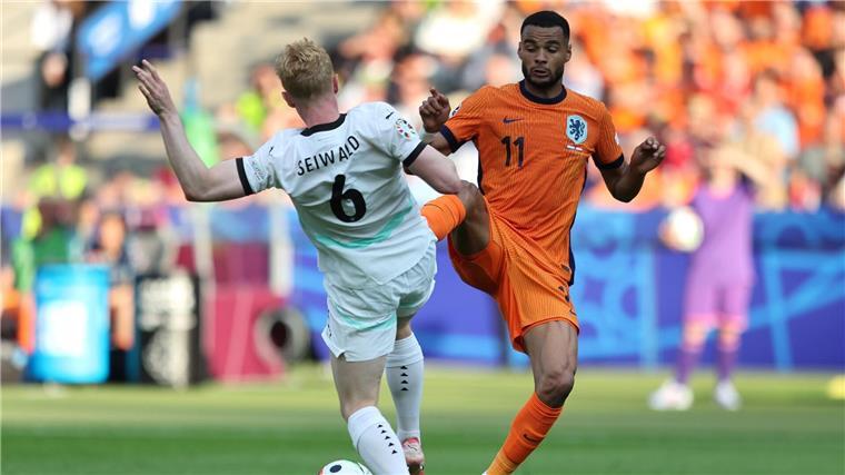 Niederlande nach Österreich-Pleite: „Neues Turnier beginnt“ Für Cody Gakpo (l.) beginnt mit der K.o.-Phase ein „neues Turnier“.