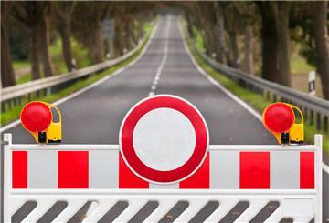 Für das Beseitigen von Fahrbahnschäden werden verschiedene Landstraßen in der Wesermarsch demnächst gesperrt. 