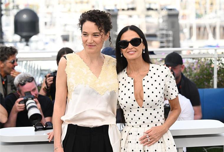 Goldene Palme in Cannes für Sean Bakers „Anora“ Für das Drehbuch zu ihrem Film mit Schauspielerin Demi Moore (r) wurde Regisseurin Coralie Fargeat (l) in Cannes ausgezeichnet.