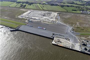 Für das Siemens-Werk in Cuxhaven ist der zweite Zulieferer bekannt geworden: Das Bremer Unternehmen Stute Logistics siedelt sich auf der Offshorebasis an. 