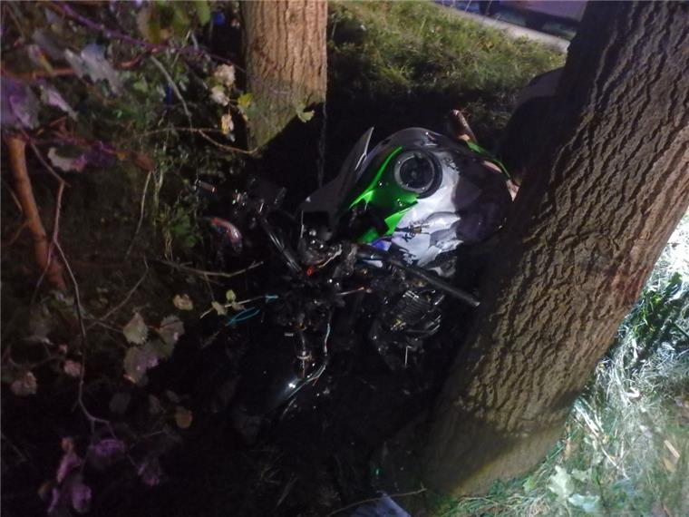 Tödlicher Unfall im Kreis Rotenburg: Motorradfahrer (20) stirbt auf L131 Für den 20-Jährigen kam im Kreis Rotenburg jede Hilfe zu spät.