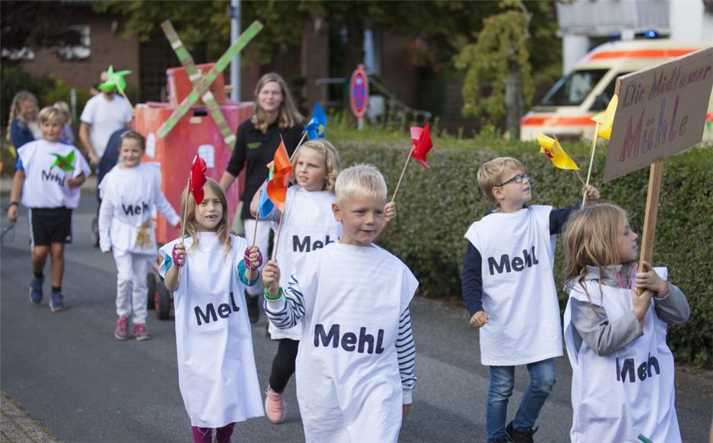 Für den Kinderumzug am Samstag legten sich die Midlumer Grundschüler richtig ins...