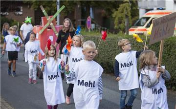 Für den Kinderumzug am Samstag legten sich die Midlumer Grundschüler richtig ins...
