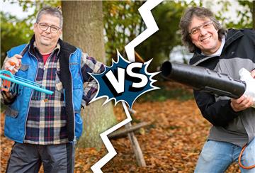 Für den Vergleich arbeiten die Reporter Andreas Schoener (rechts) und Jürgen Rabbel nach Zeit in einem abgesteckten Bereich.
