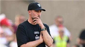 Für den VfB und Trainer Sebastian Hoeneß beginnt die Mission Titelverteidigung in Braunschweig.
