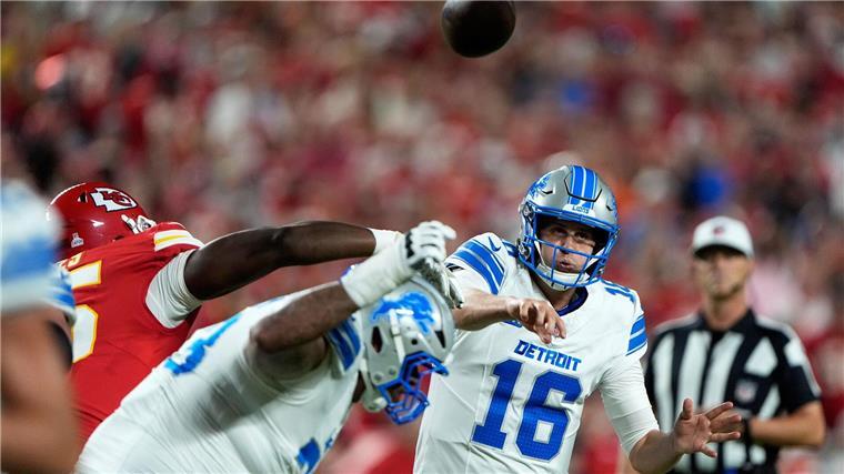 Chiefs und Mahomes melden sich zurück: Sieg gegen die Lions Für Detroit Lions Quarterback Jared Goff (M) endete in Kansas City die Siegesserie.