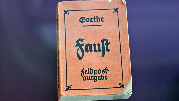 Für die einen ungebrochen wichtig, für die anderen ein Schul-Trauma: Goethes „Faust“ ist in immer weniger Bundesländern Pflichtlektüre in der Schule. (Symbolbild)