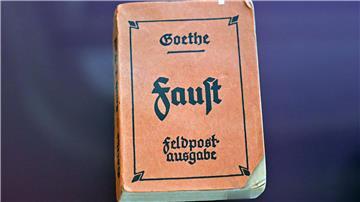 Für die einen ungebrochen wichtig, für die anderen ein Schul-Trauma: Goethes „Faust“ ist in immer weniger Bundesländern Pflichtlektüre in der Schule. (Symbolbild)