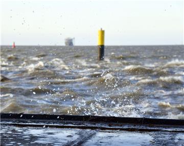 Für die Nordseeküste gilt eine Sturmflut-Warnung.