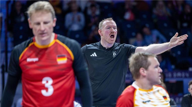 Für die Sitzvolleyballer um Bundestrainer Christoph Herzog geht es nur noch um Bronze.
