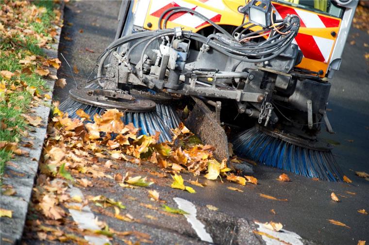 Für die Straßenreinigung müssen Bürger in Brake künftig mehr bezahlen. 