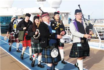 Für die Videodreharbeiten auf dem Kreuzfahrtschiff wählten die Happy German Bagpipers drei Eigenkompositionen aus.