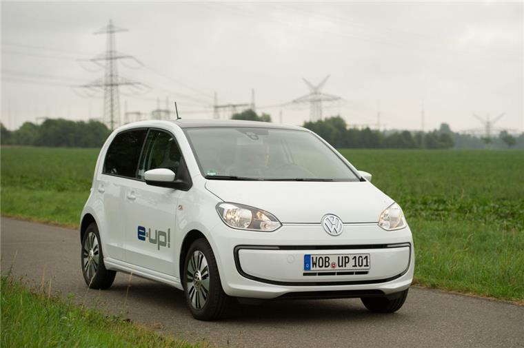 Gemeinde Butjadingen setzt weiter auf E-Auto Für Dienstfahrten nutzt die Verwaltung in Burhave einen Wagen aus der Flotte der Metropolregion. Auch die TSB setzt auf Elektroautos.