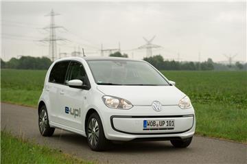 Für Dienstfahrten nutzt die Verwaltung in Burhave einen Wagen aus der Flotte der Metropolregion. Auch die TSB setzt auf Elektroautos.