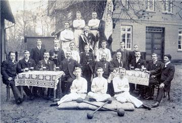 Für dieses Foto von einem Turnverein, wahrscheinlich Zeven, sucht Klaus Brinkmann Hinweise.