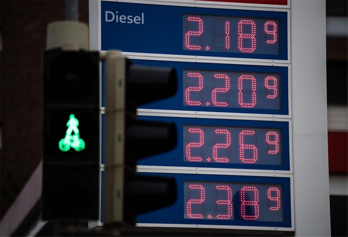 Wesermarsch: Noch viele Unklarheiten bei Tankrabatt Für drei Monate soll in Deutschland ab dem 1. Juni ein Tankrabatt gelten. Doch ob sich das umgehend auf die Spritpreise auswirkt, ist noch unklar.