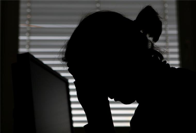 Bündnis gegen Depression: Ausstellung in Zeven bricht mit Tabuthema Für eine bessere Versorgung psychisch kranker Menschen setzen sich das Deutsche Bündnis gegen Depression als auch die angeschlossenen 65 regionalen Bündnisse wie das Bündnis gegen Depression im Landkreis Rotenburg ein.