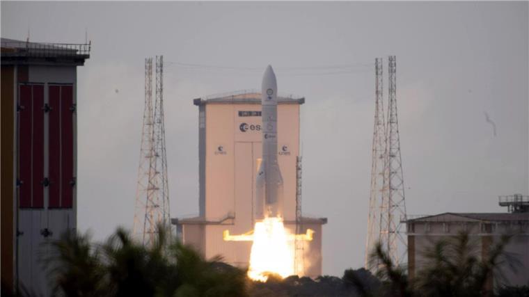 Ariane 6 fliegt ins All - ein fast kompletter Erfolg Für Esa-Chef Aschbacher ist es ein Tag zum Feiern.