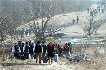 Für Flüchtlinge aus Syrien, Afghanistan und dem Irak ist es immer schwerer, über die sogenannte Balkanroute Zuflucht zu finden. rom Macedonia, according to data of the Commissariat for Refugees of the Republic of Serbia. zu dpa "Trotz Wintereinbruchs Tausende Flüchtlinge auf der Balkanroute" vom 03.01.2016) +++(c) dpa - Bildfunk+++