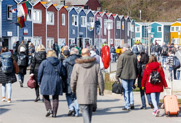 Für Gastronomie und Hotels im Norden ist es schwierig, Personal zu finden. Das ist auf dem Festland und den Nordseeinseln so. Doch die Inseln müssen aufgrund ihrer Lage mit besonderen Problemen kämpfen: Wohnraum ist zum Beispiel oft knapp.
