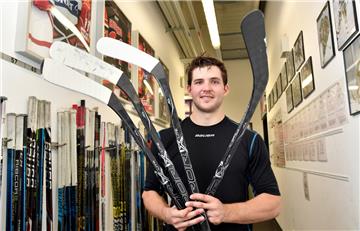 Für Justin Feser ist der Start in die neue DEL-Saison besonders emotional. Der Stürmer trifft mit den Fischtown Pinguins zum Auftakt auf seinen Ex-Club Krefeld Pinguine.