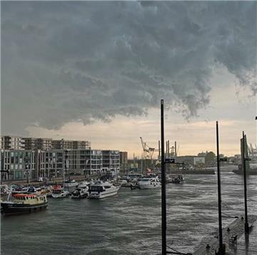Für kurze Zeit gab es am Mittwochabend ein Unwetter in Bremerhaven und umzu.