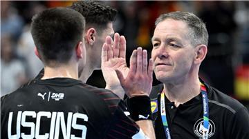 Für Leistungsträger Renars Uscins ist Alfred Gislasons Karriereende als Bundestrainer noch kein Thema. 