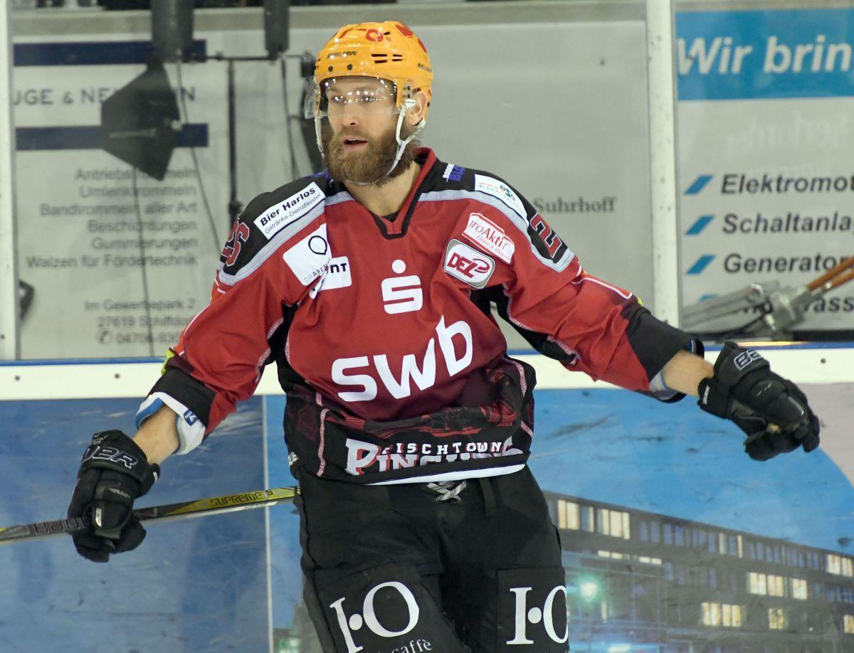 Für Mike Hoeffel und die  Fischtown Pinguins stehen am Wochenende zwei wegweisende Spiele in der DEL an.