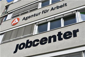 Für Niedersachsens Ministerpräsident Stefan Weil sind die Mitarbeitern in Jobcentern und den Arbeitsagenturen zu unfreundlich.
