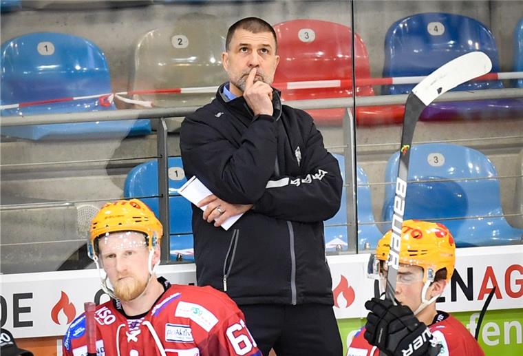 Pinguins verlieren in Nürnberg Für Pinguins Co-Trainer Martin Jiranek war es eine Heimkehr nach Nürnberg. Er war dorf viele Jahre lang als Spieler und Trainer im Einsatz.