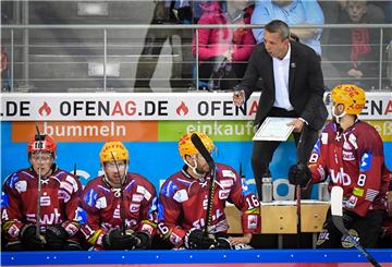 Für Pinguins-Trainer Thomas Popiesch ist die Vorbereitung auf die nächste Saison schwierig. Wann die DEL startet und wie gespielt wird ist noch ungewiss.