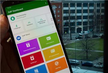 Auf einem Smartphone ist die App „GdP“ von der Gewerkschaft der Polizei aufgerufen.