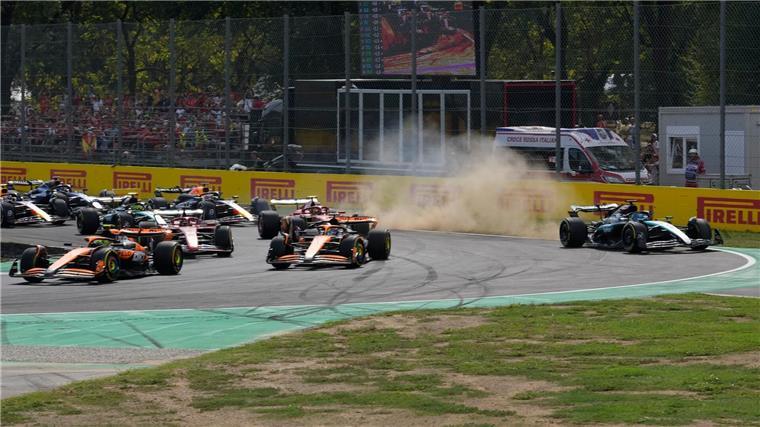 Im roten Rauch von Monza: Leclercs Triumphfahrt Für Russell ging es nicht gut los in Monza.