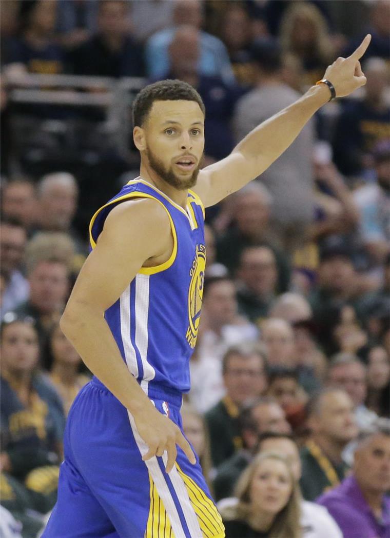 Für Stephen Curry von den Golden State Warriors geht es weiter steil nach oben:  Der Basketballer wird am 6. Juli einen Rekordvertrag  abschließen.