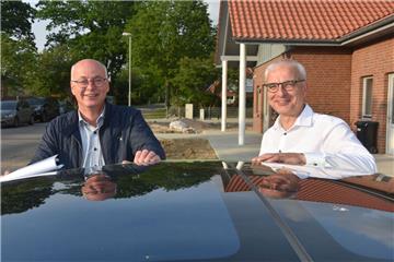 Für Thomas Liebscher (rechts) birgt das Projekt „Smartort“ eine Chance. Bürgermeister Harald Schmitchen will die Bewerbung für das Projekt auf den Weg bringen, wenn die Ippenser dahinterstehen.